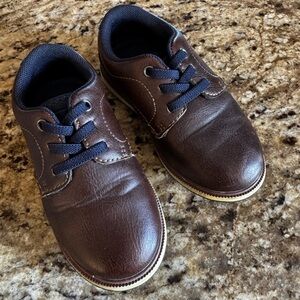 Toddler brown Oxford shoes size 8